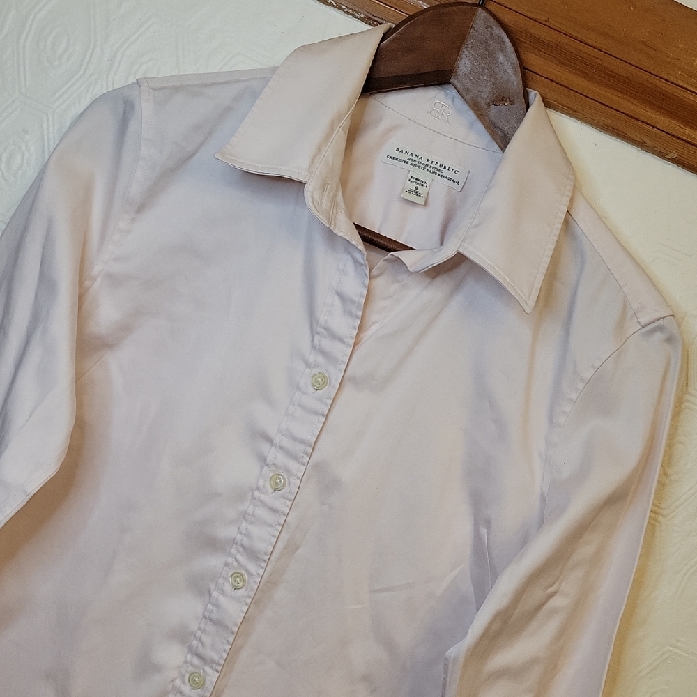 Banana‎ Republic Pale Pink Button-Up Shirt